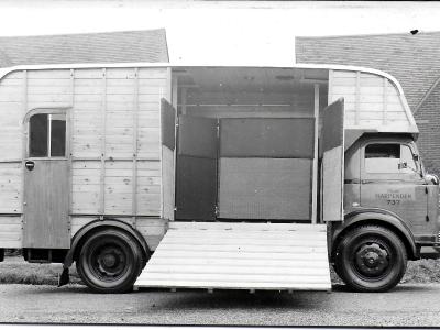 Horsebox Side Loader